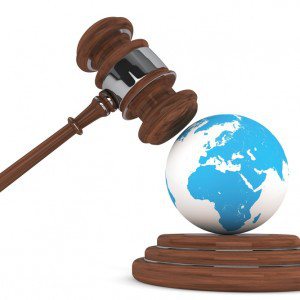 Quelles différences entre droit naturel et droit positif ?